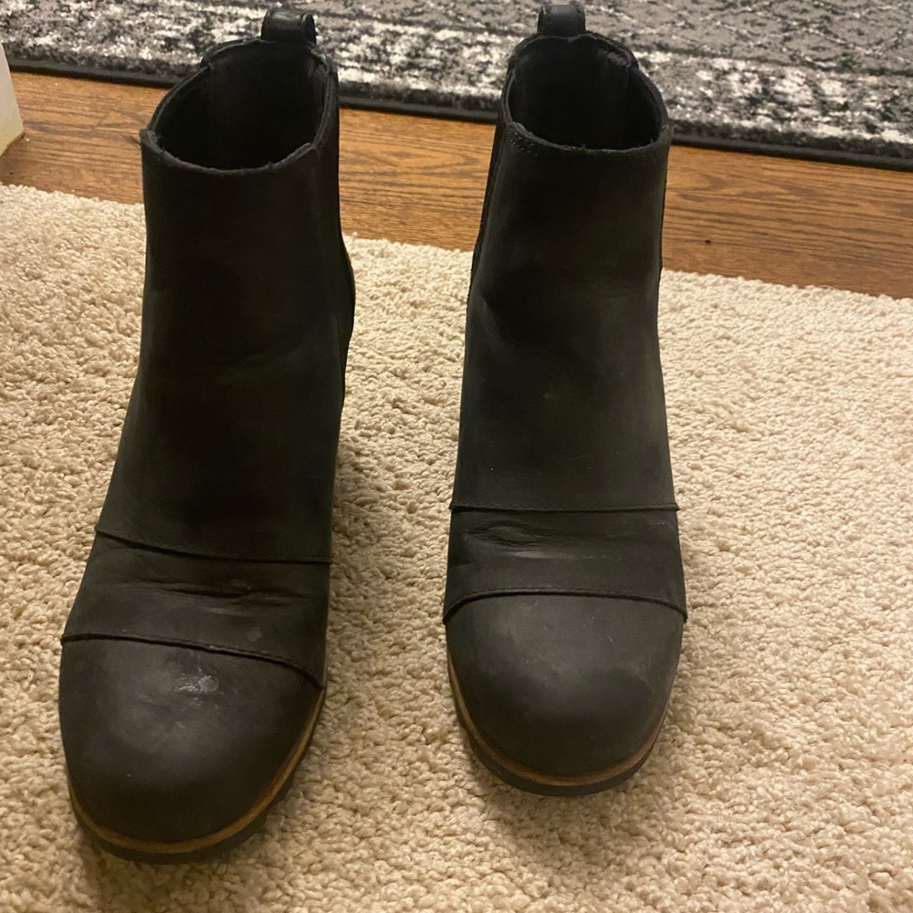 Black Sorel Wedge booties. Waterproof.